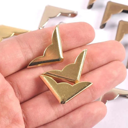ESQUINAS METALICAS FESTONEADAS DORADO 2CM (6 pcs)