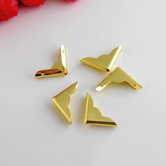 ESQUINAS METALICAS FESTONEADAS DORADO 2CM (6 pcs)