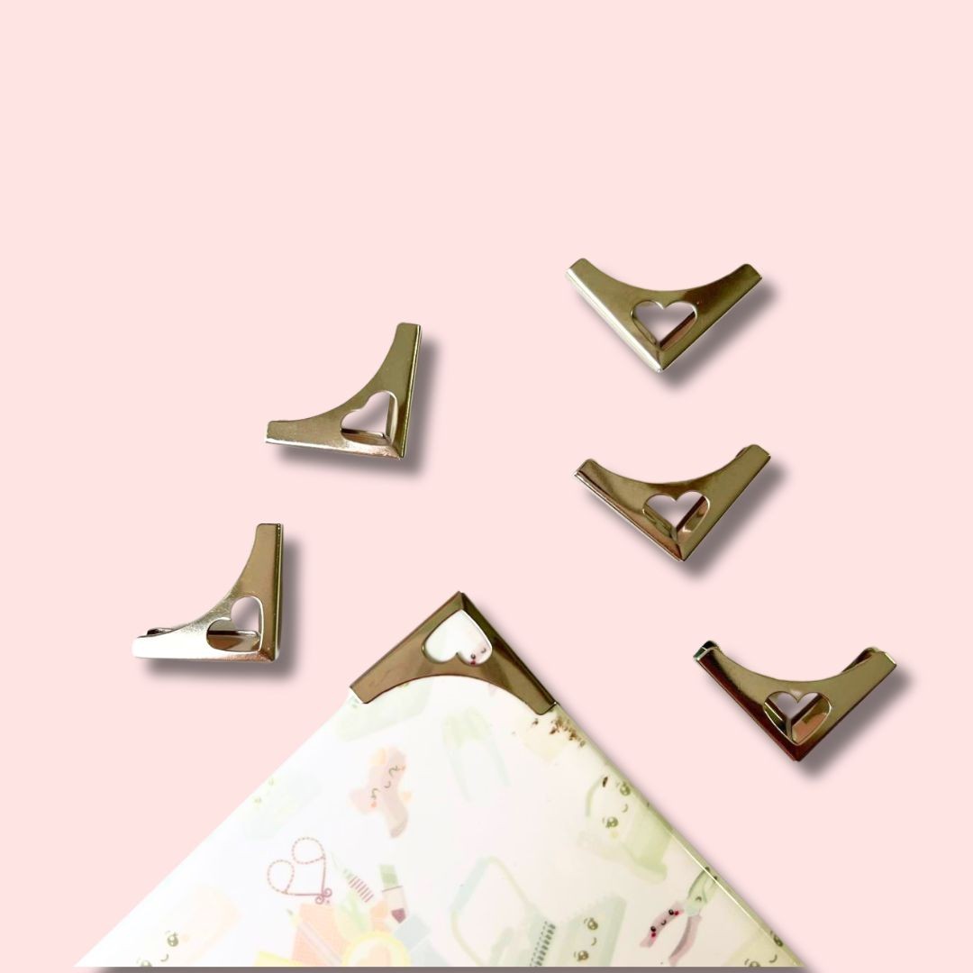 ESQUINAS METALICAS PLATA CORAZON 2 CM (6 pcs)